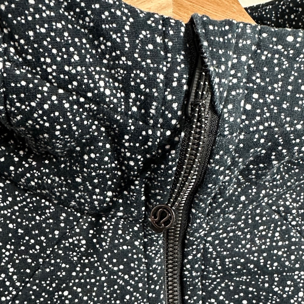 Lululemon Scuba‎ Hoodie Light Cotton Fleece
Night View White Black - Picture 8 of 12